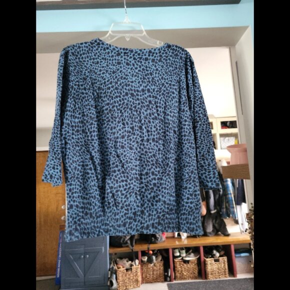 Womens size 1x cardigan. 3/4 sleeve - Picture 3 of 4